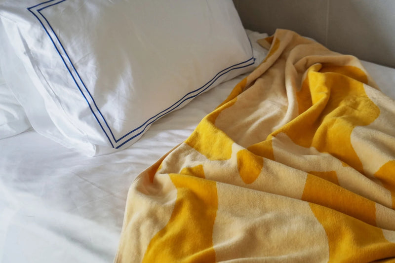 TOWEL BLANKET :The hottest fire / yellow