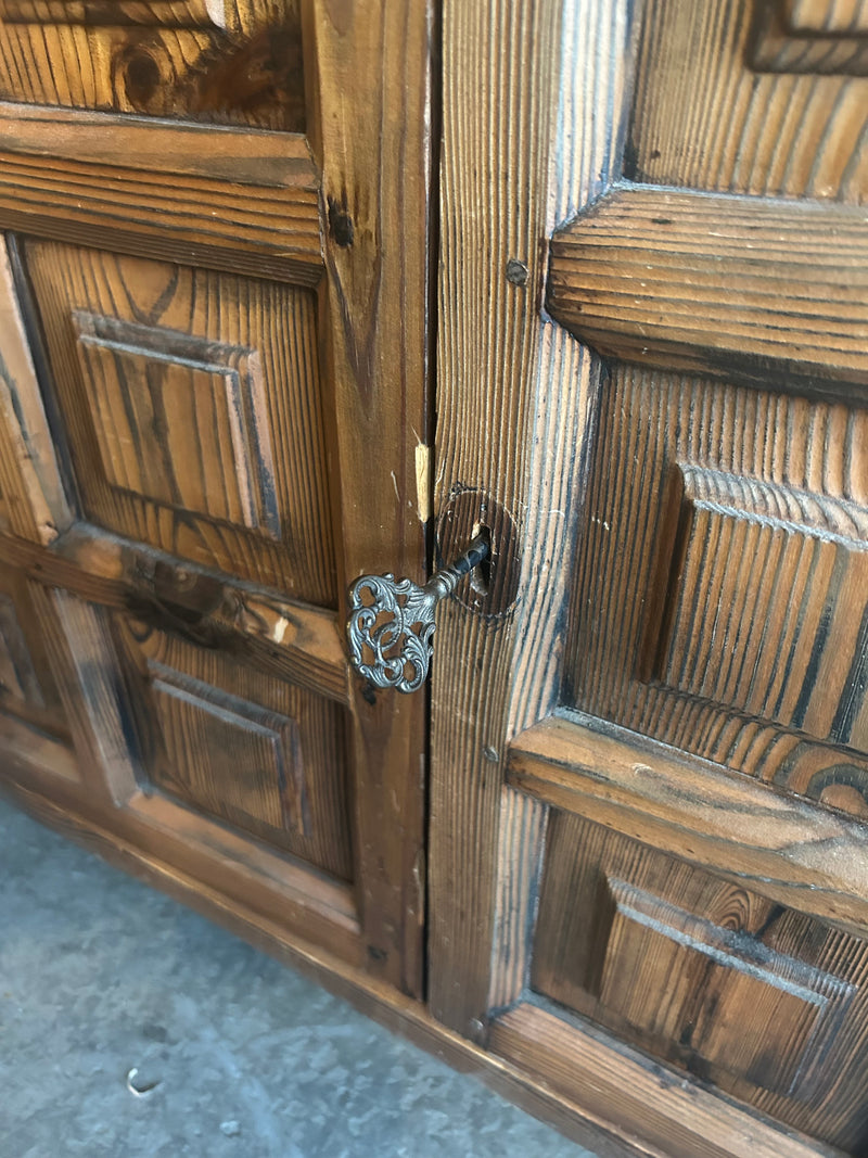 パインウッド シェルフ/キャビネット <br>大阪店 - ヴィンテージ SHARK ATTACK