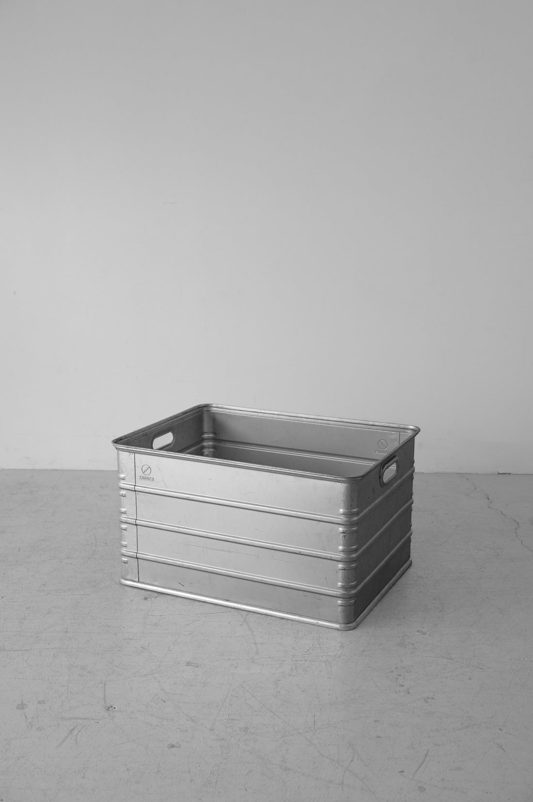 アルミ　コンテナ　ビンテージ Yahoo!オークション - ZARGES アルミコンテナボックス(小) キャンプ