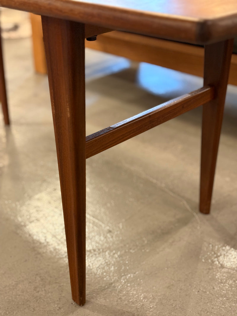 チークウッド コーヒーテーブル <br>大阪店 - ヴィンテージ SHARK ATTACK