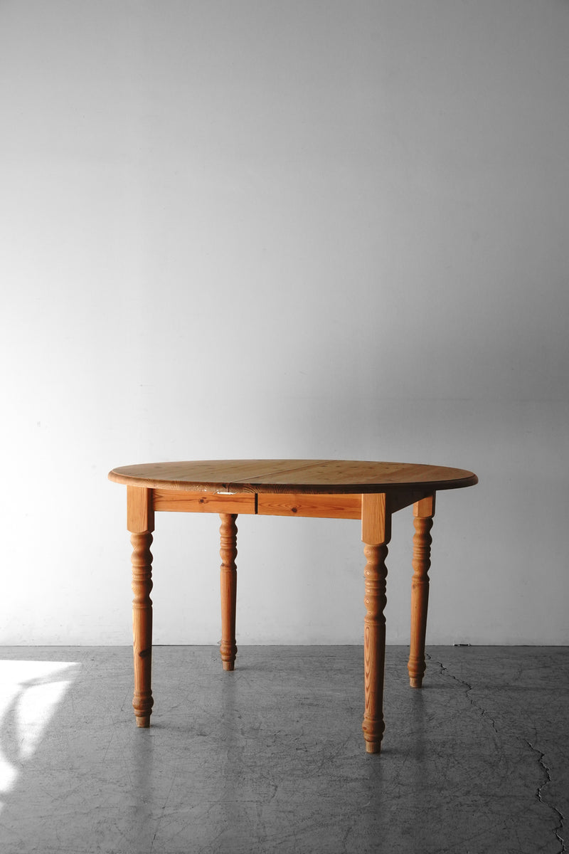 Pinewood round dining table<br> Vintage Sendagaya store