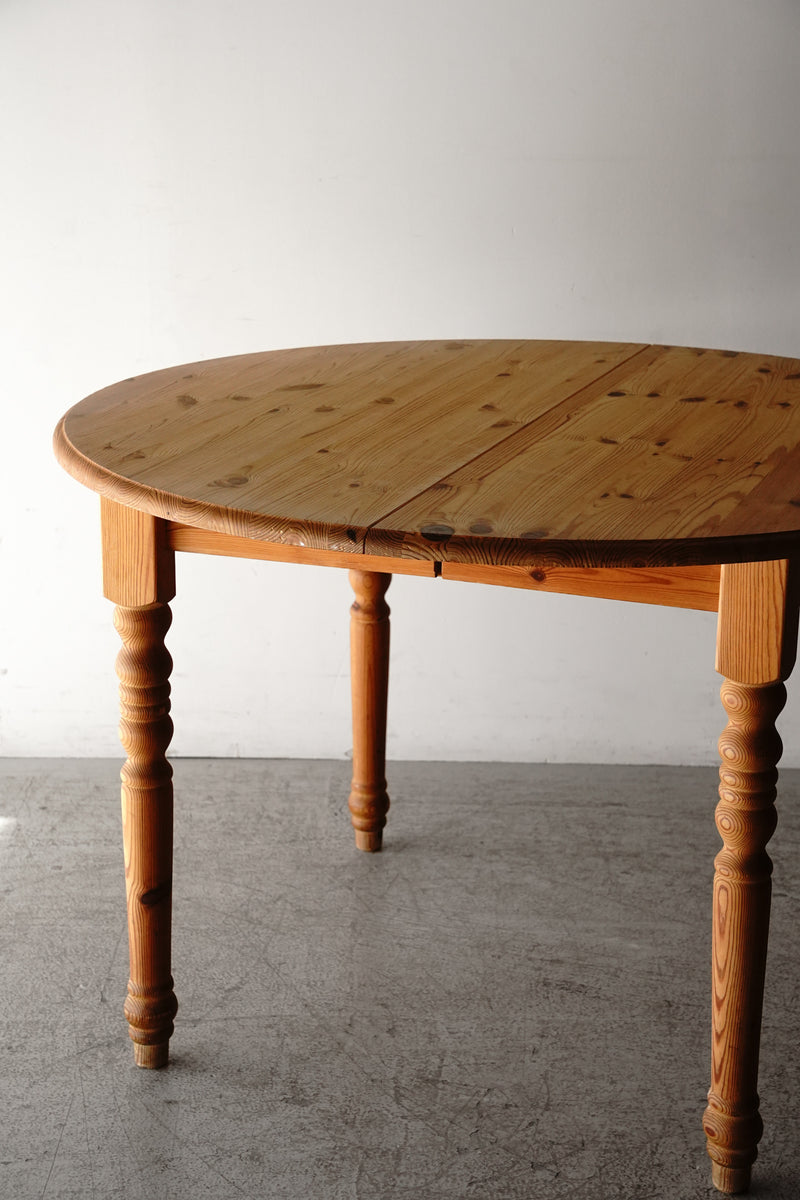 Pinewood round dining table<br> Vintage Sendagaya store