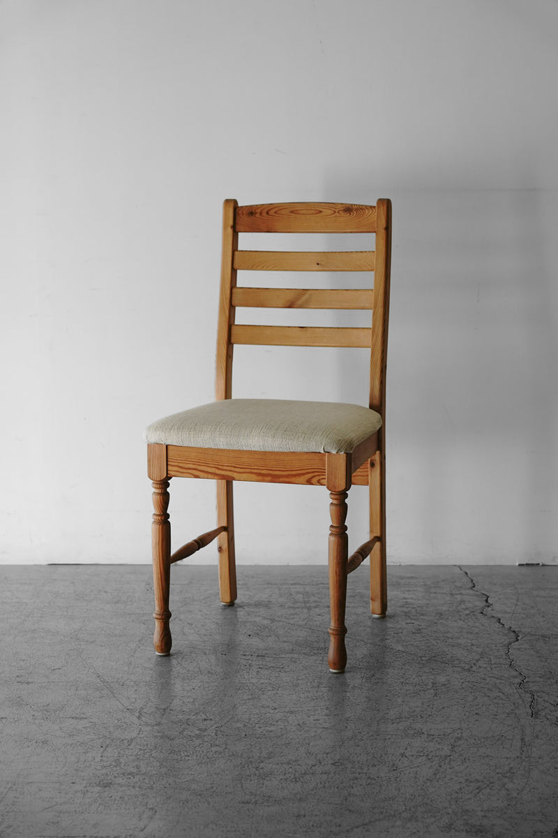 Pinewood x fabric chair vintage<br> Yamato store/Sendagaya store