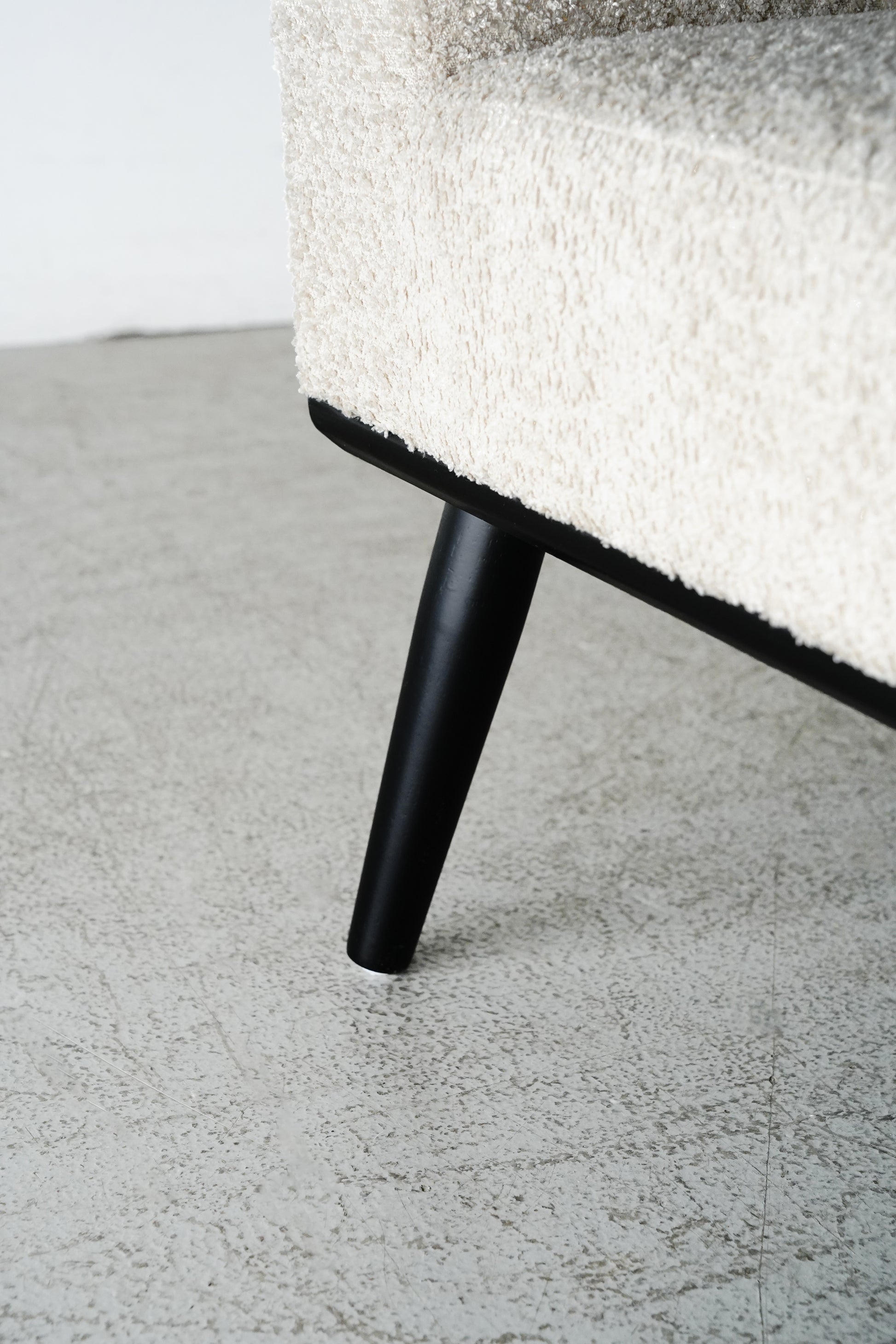 HOOK<br>Fabric 2P Sofa <br> Ivory - ヴィンテージ SHARK ATTACK