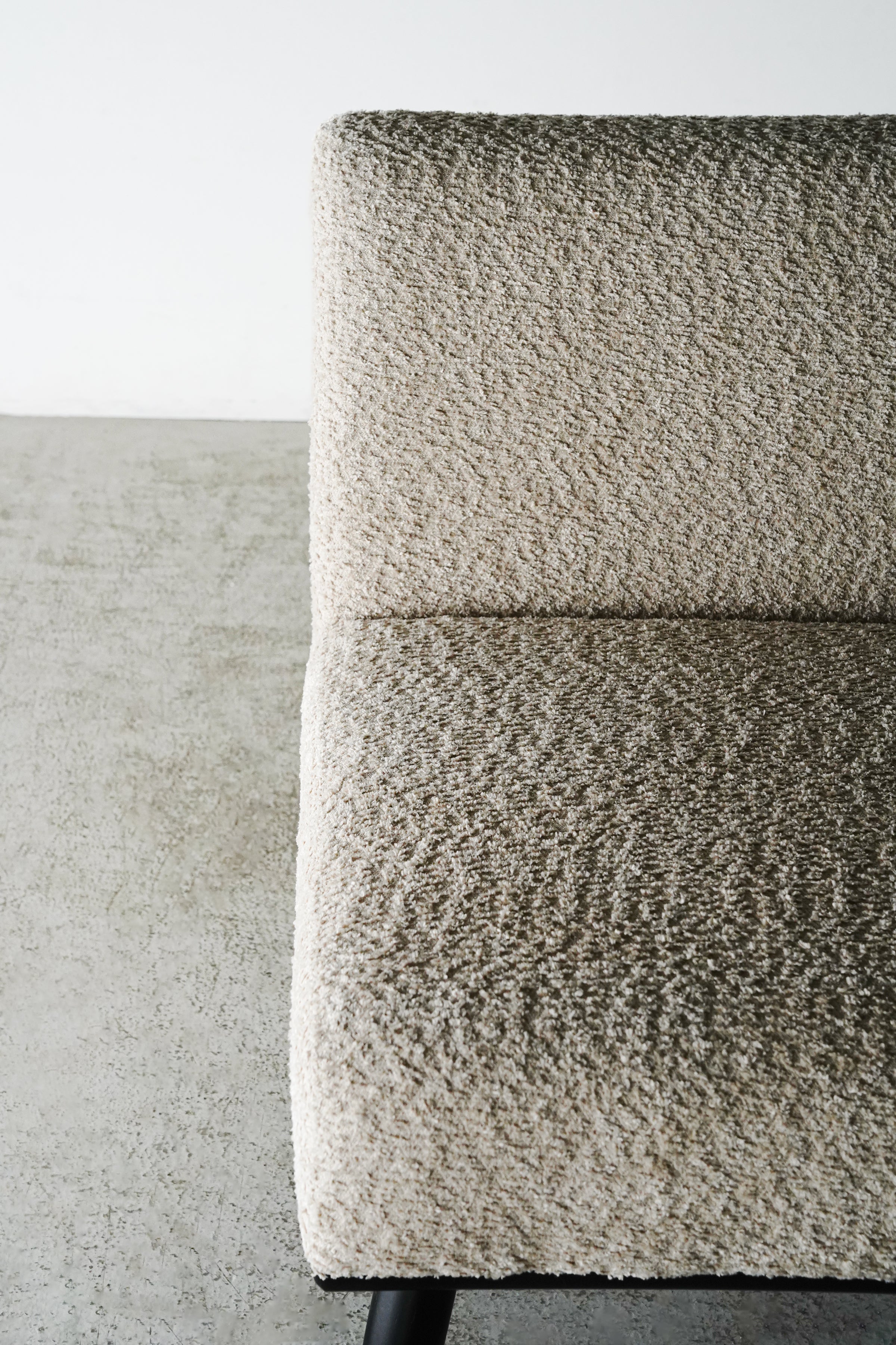 HOOK<br>Fabric 2P Sofa <br> Ivory - ヴィンテージ SHARK ATTACK