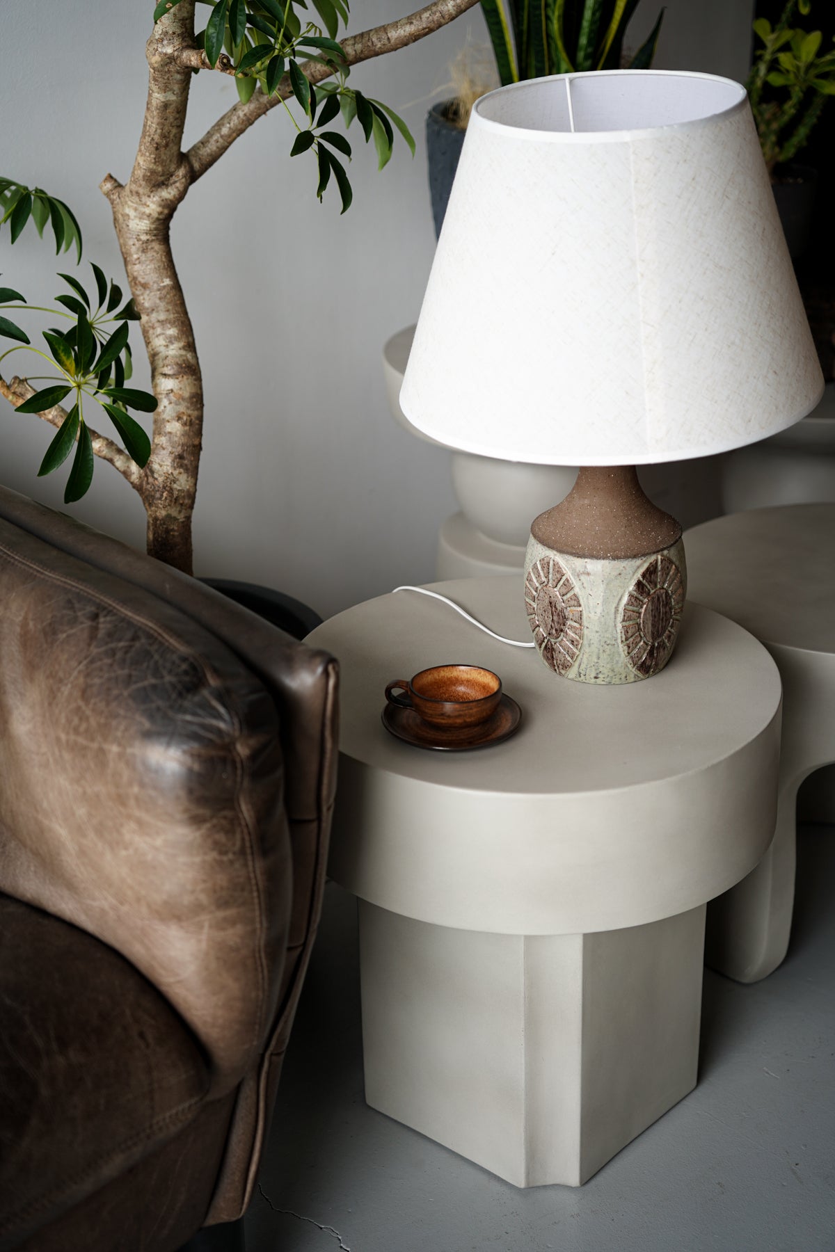 HOOK<br>Fiber concrete Side Table - 3 hold×1(大阪在庫分) nkmr - ヴィンテージ SHARK ATTACK