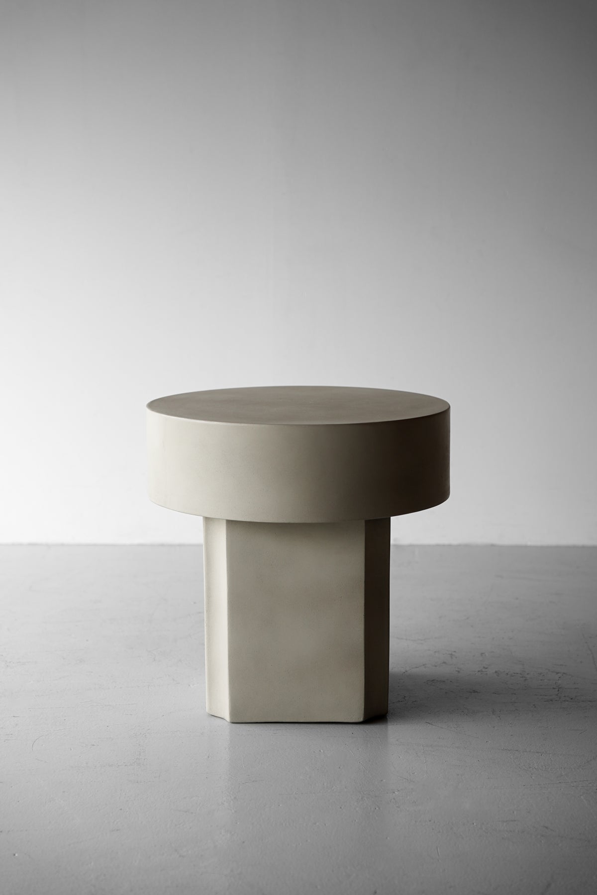 HOOK<br>Fiber concrete Side Table - 3 hold×1(大阪在庫分) nkmr - ヴィンテージ SHARK ATTACK