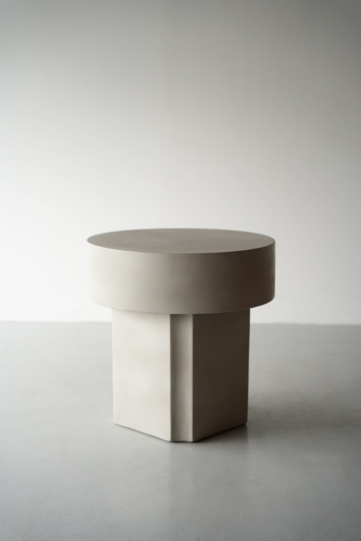 HOOK<br>Fiber concrete Side Table - 3 hold×1(大阪在庫分) nkmr - ヴィンテージ SHARK ATTACK