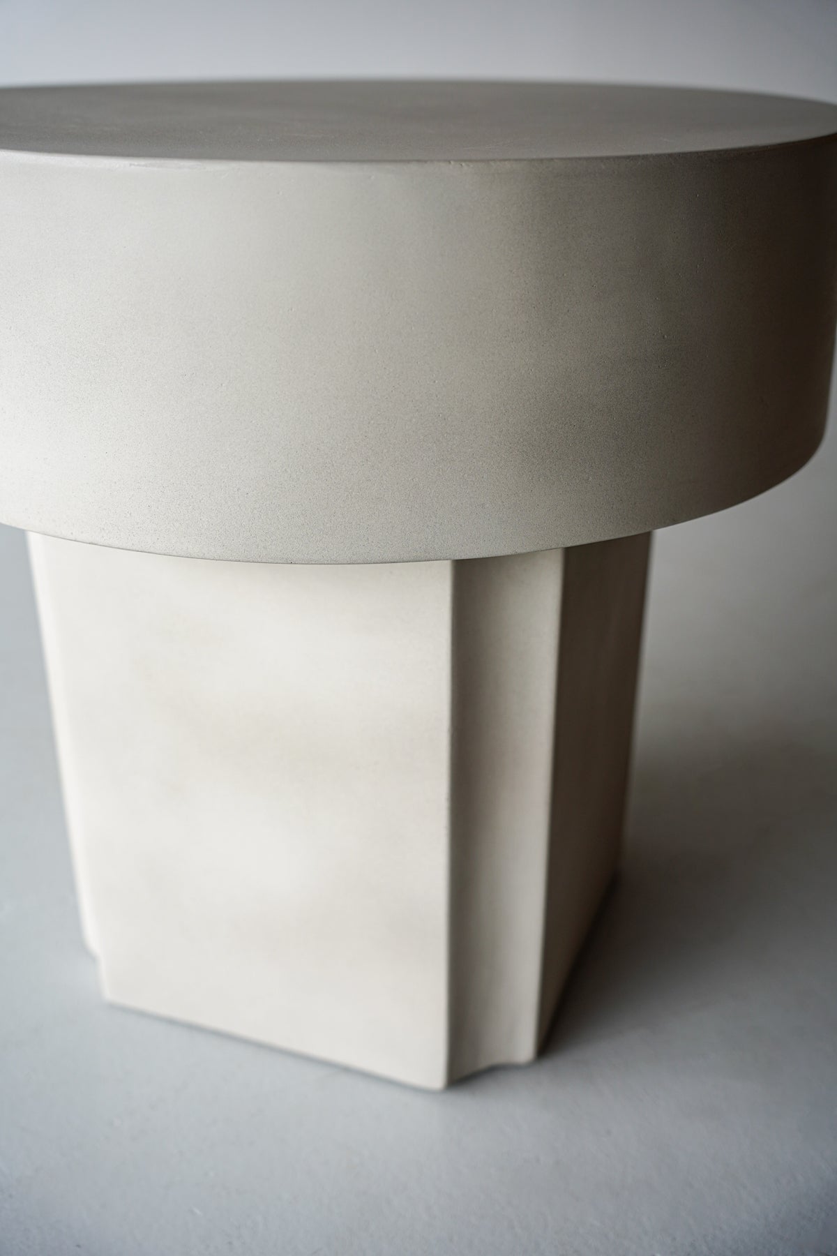 HOOK<br>Fiber concrete Side Table - 3 hold×1(大阪在庫分) nkmr - ヴィンテージ SHARK ATTACK