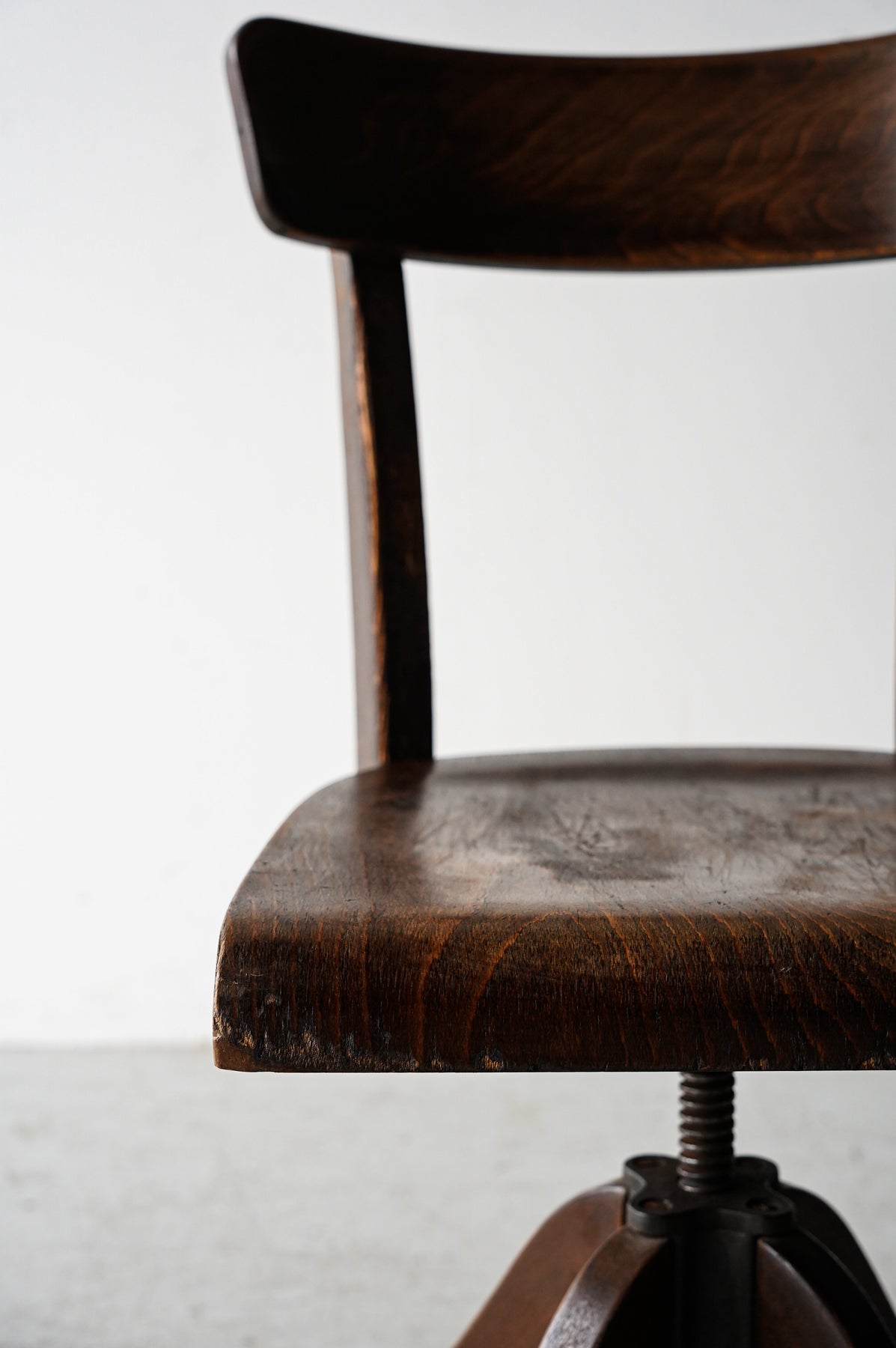 ”THONET”リフト ワークチェア <br>ヴィンテージ <br>cerote antiques - ヴィンテージ SHARK ATTACK