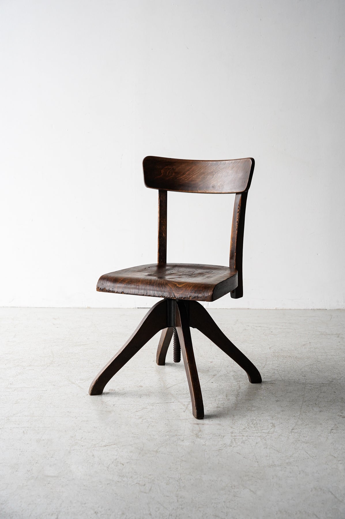 ”THONET”リフト ワークチェア <br>ヴィンテージ <br>cerote antiques - ヴィンテージ SHARK ATTACK