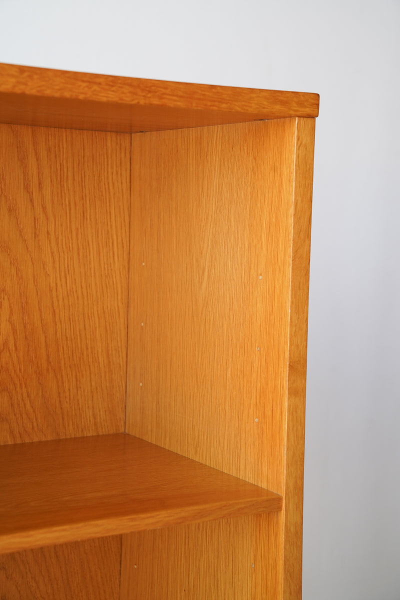 オークウッド ブックシェルフ<br>大和店 - ヴィンテージ SHARK ATTACK