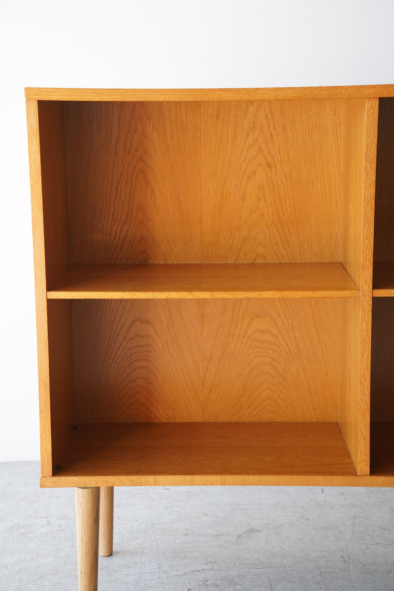 オークウッド ブックシェルフ<br>大和店 - ヴィンテージ SHARK ATTACK