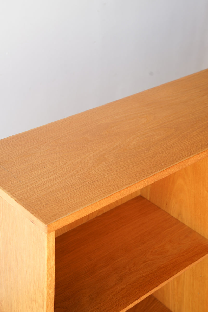 オークウッド ブックシェルフ<br>大和店 - ヴィンテージ SHARK ATTACK