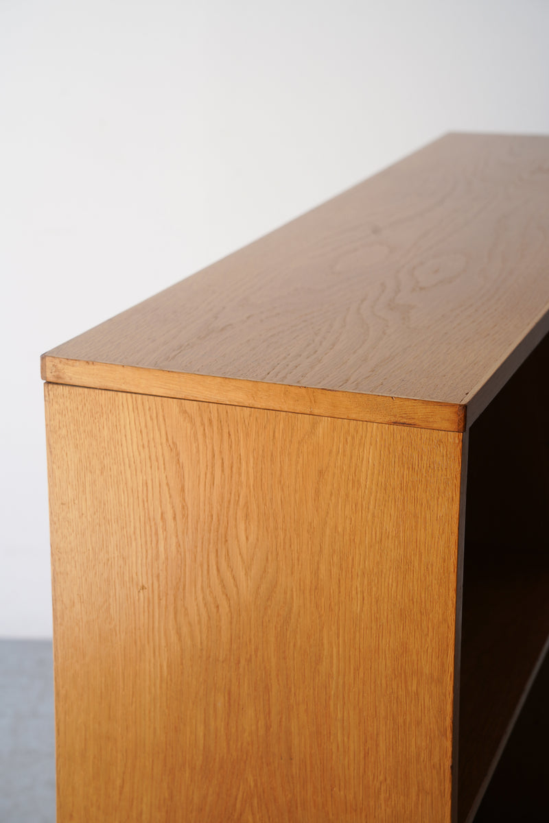 オークウッド ブックシェルフ<br>大和店 - ヴィンテージ SHARK ATTACK