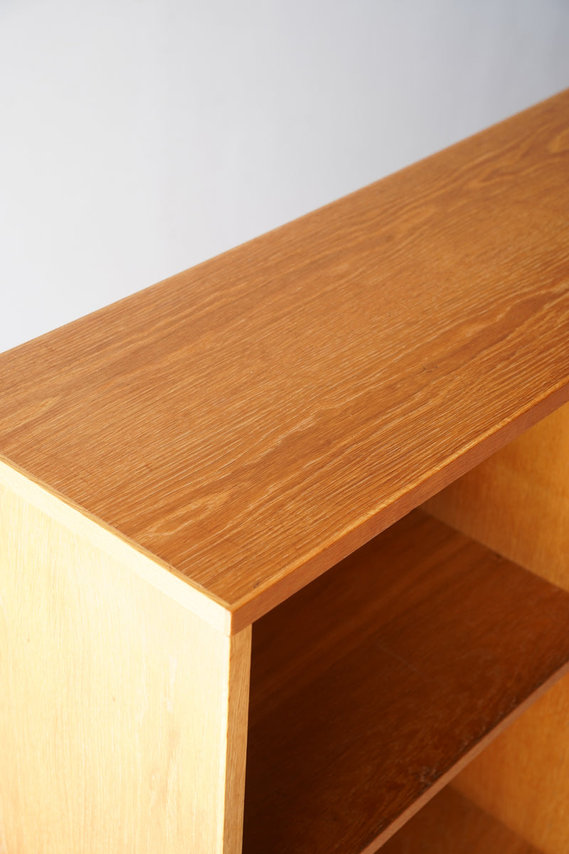 オークウッド ブックシェルフ<br>大和店 - ヴィンテージ SHARK ATTACK