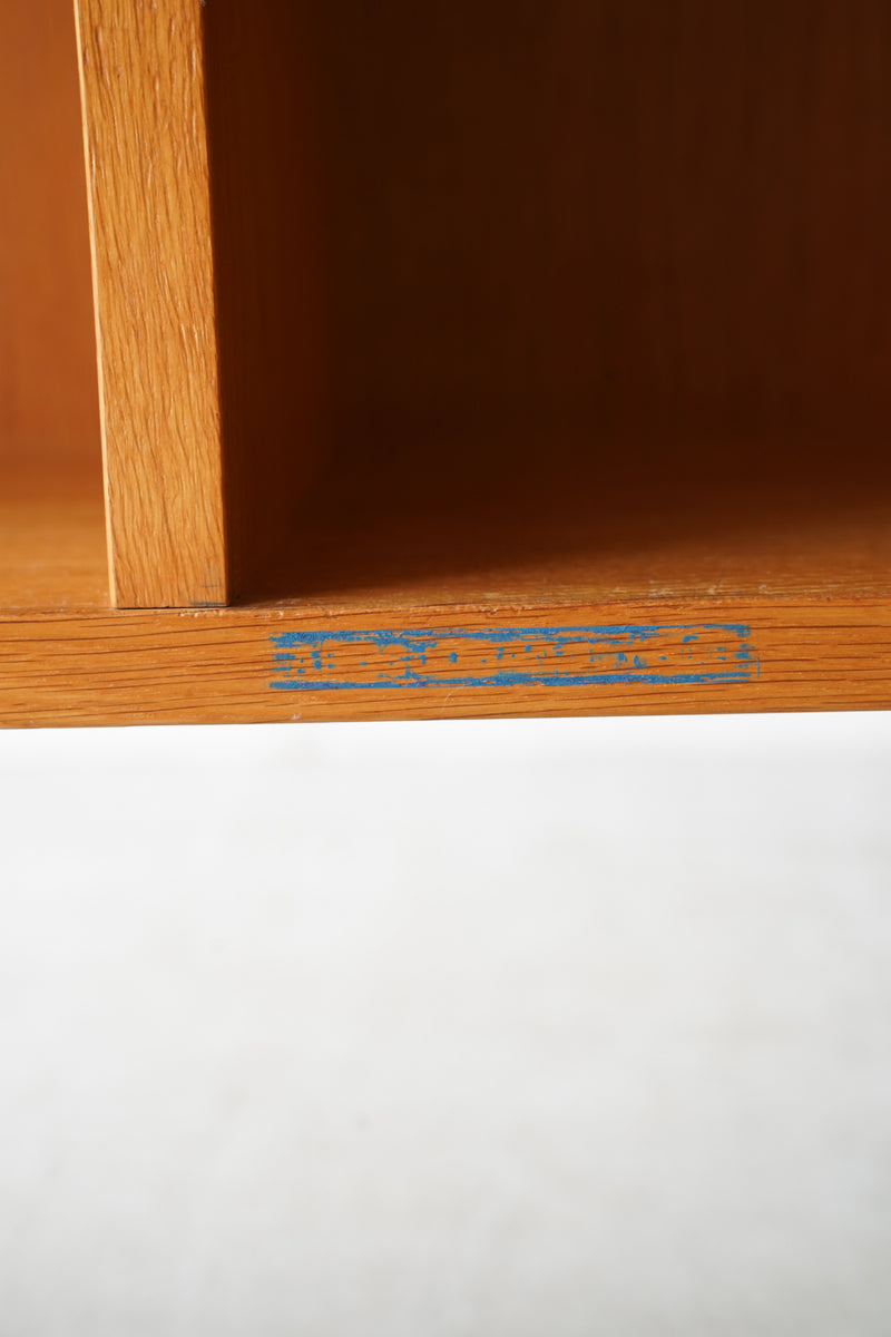 オークウッド ブックシェルフ<br>大和店 - ヴィンテージ SHARK ATTACK