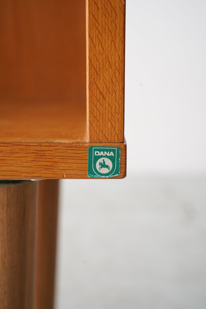 オークウッド ブックシェルフ<br>大和店 - ヴィンテージ SHARK ATTACK