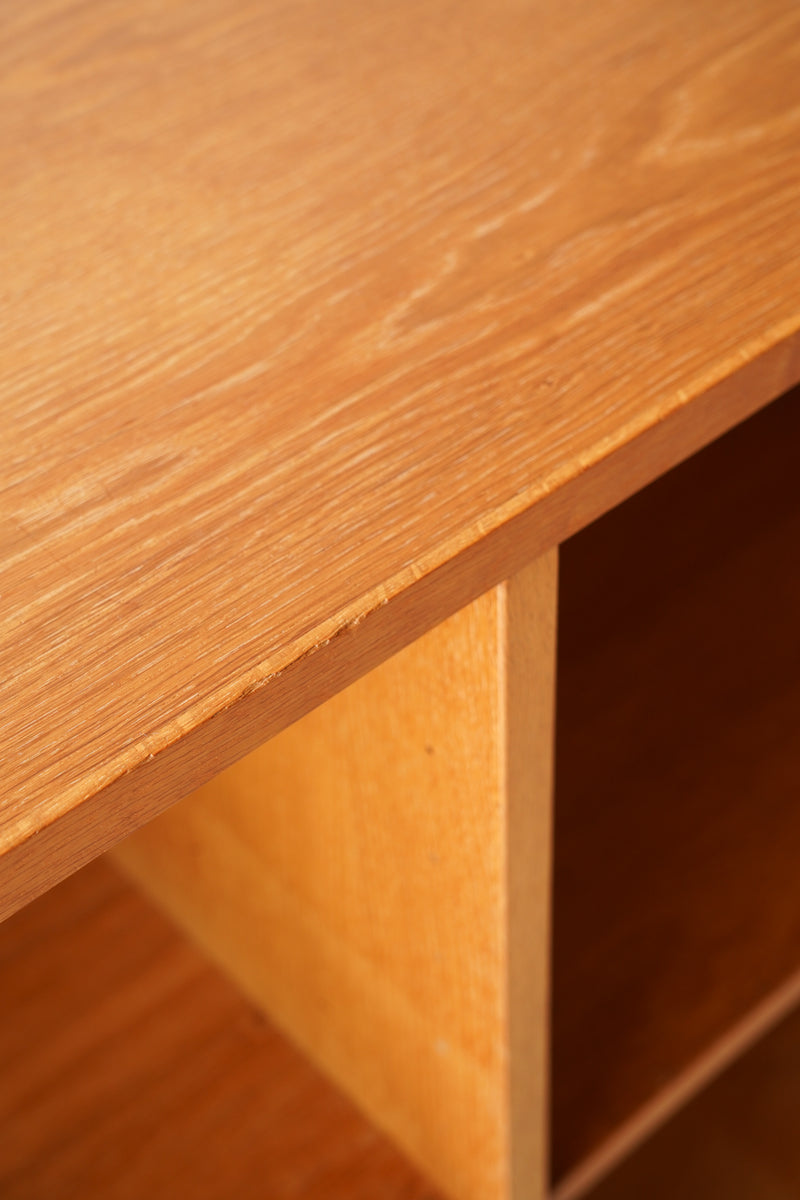 オークウッド ブックシェルフ<br>大和店 - ヴィンテージ SHARK ATTACK