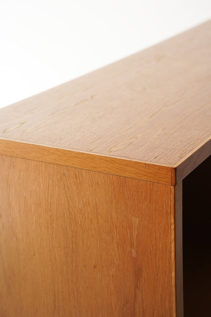 オークウッド ブックシェルフ<br>大和店 - ヴィンテージ SHARK ATTACK