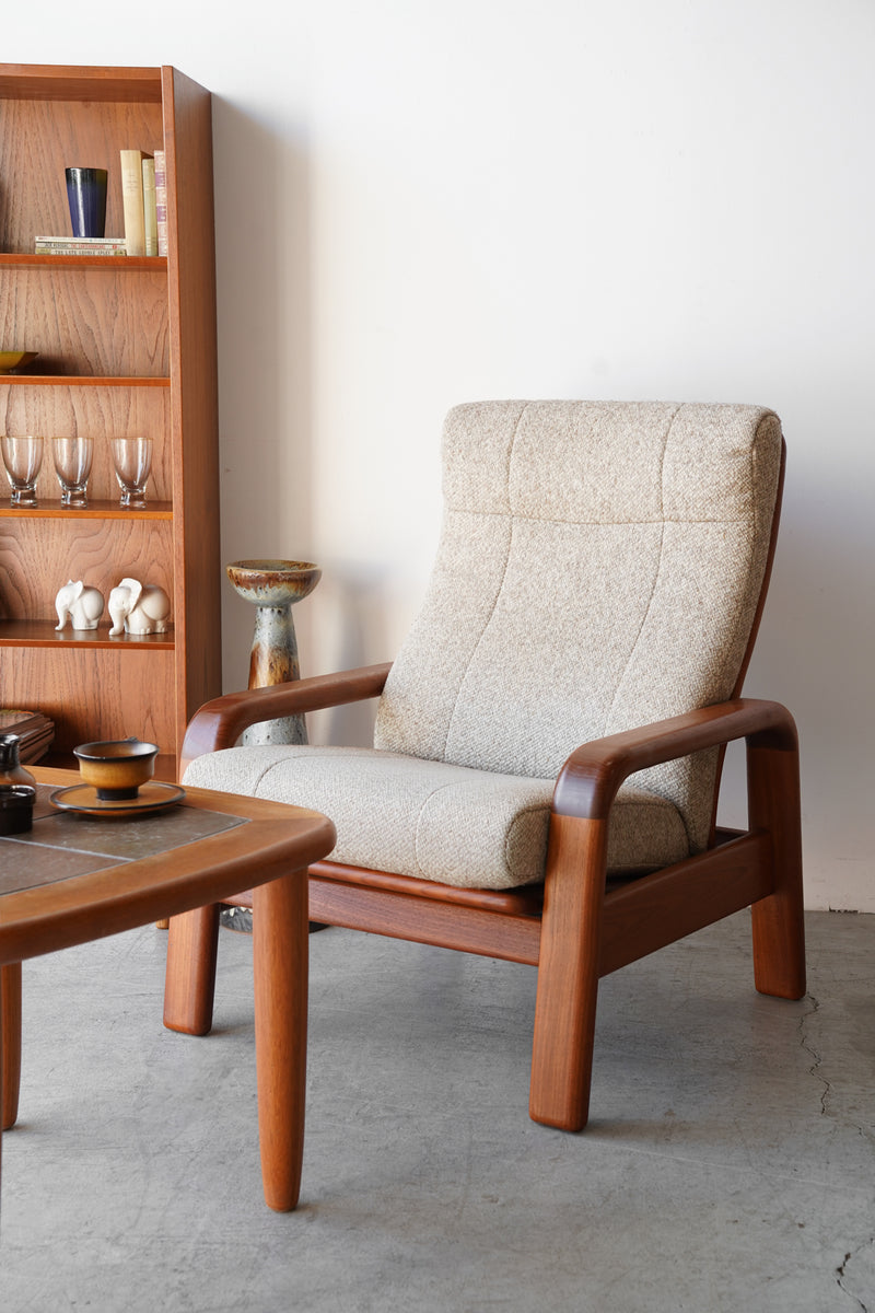 H DESIGN <br> ファブリック ラウンジチェア <br> Denmark <br> 大和店 - ヴィンテージ SHARK ATTACK