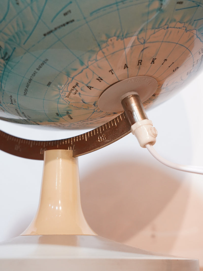 Scanglobe グローブランプ <br> 1980‘s, Denmark <br> cerote antiques - ヴィンテージ SHARK ATTACK