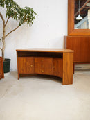 チークウッド コーナーキャビネット <br>大和店 - ヴィンテージ SHARK ATTACK