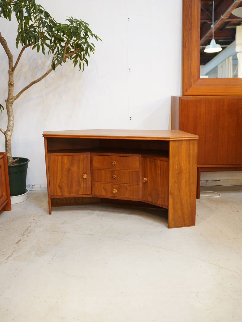 チークウッド コーナーキャビネット <br>大和店 - ヴィンテージ SHARK ATTACK