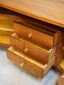 チークウッド コーナーキャビネット <br>大和店 - ヴィンテージ SHARK ATTACK