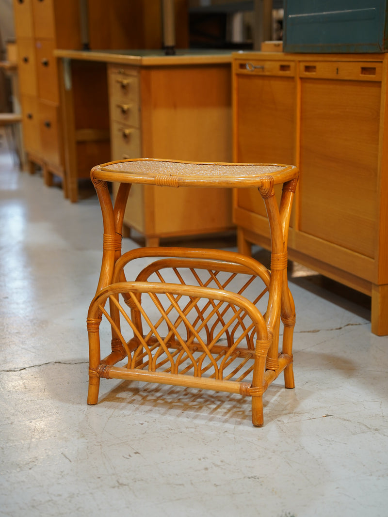 ラタン サイドテーブル/マガジンラック <br>大和店 - ヴィンテージ SHARK ATTACK