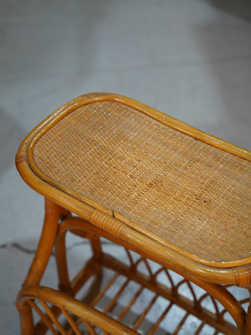 ラタン サイドテーブル/マガジンラック <br>大和店 - ヴィンテージ SHARK ATTACK