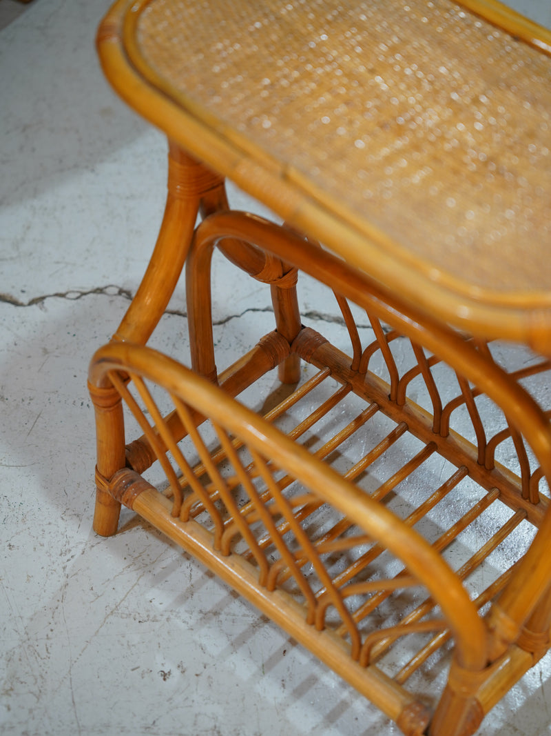 ラタン サイドテーブル/マガジンラック <br>大和店 - ヴィンテージ SHARK ATTACK