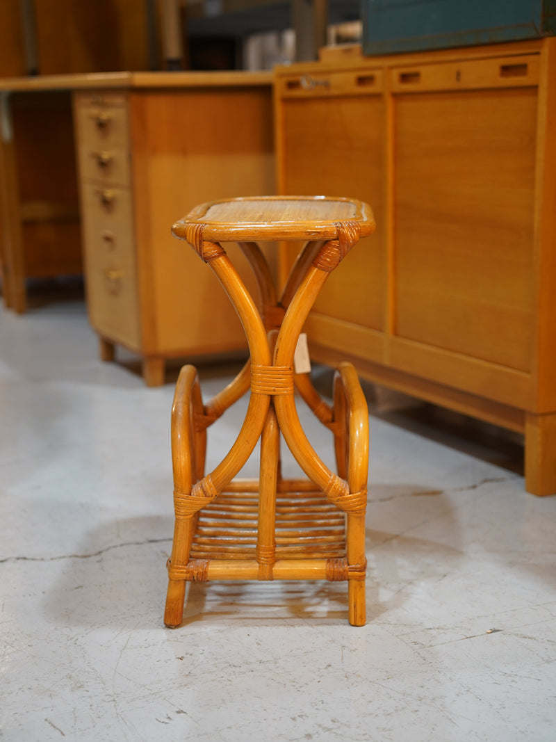 ラタン サイドテーブル/マガジンラック <br>大和店 - ヴィンテージ SHARK ATTACK