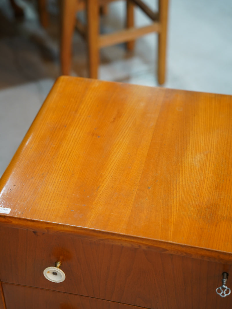 ウッド チェスト <br>大阪店 - ヴィンテージ SHARK ATTACK