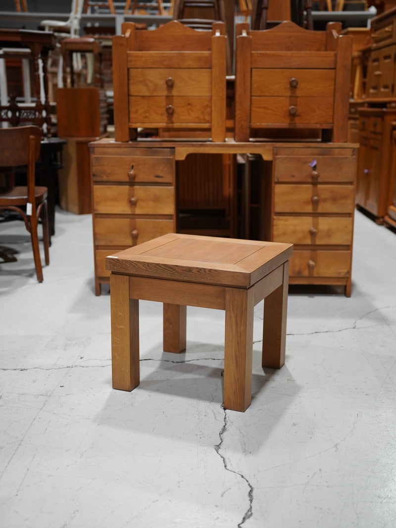 オークウッド サイドテーブル <br> 大和店 - ヴィンテージ SHARK ATTACK