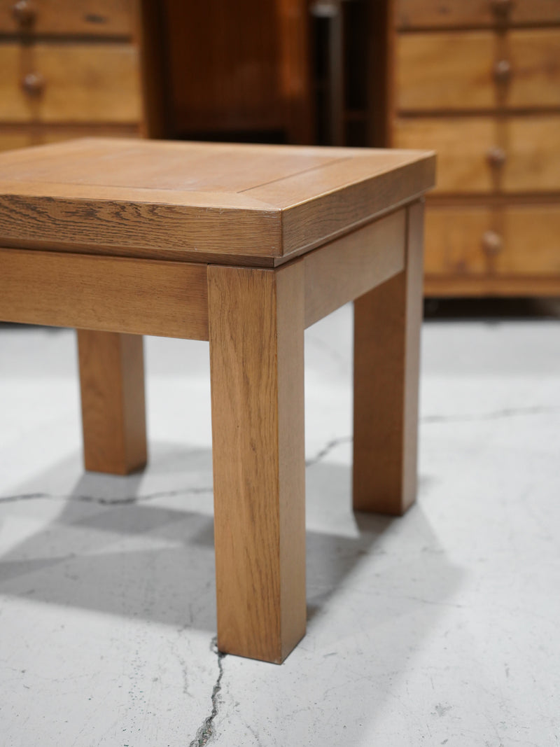 オークウッド サイドテーブル <br> 大和店 - ヴィンテージ SHARK ATTACK