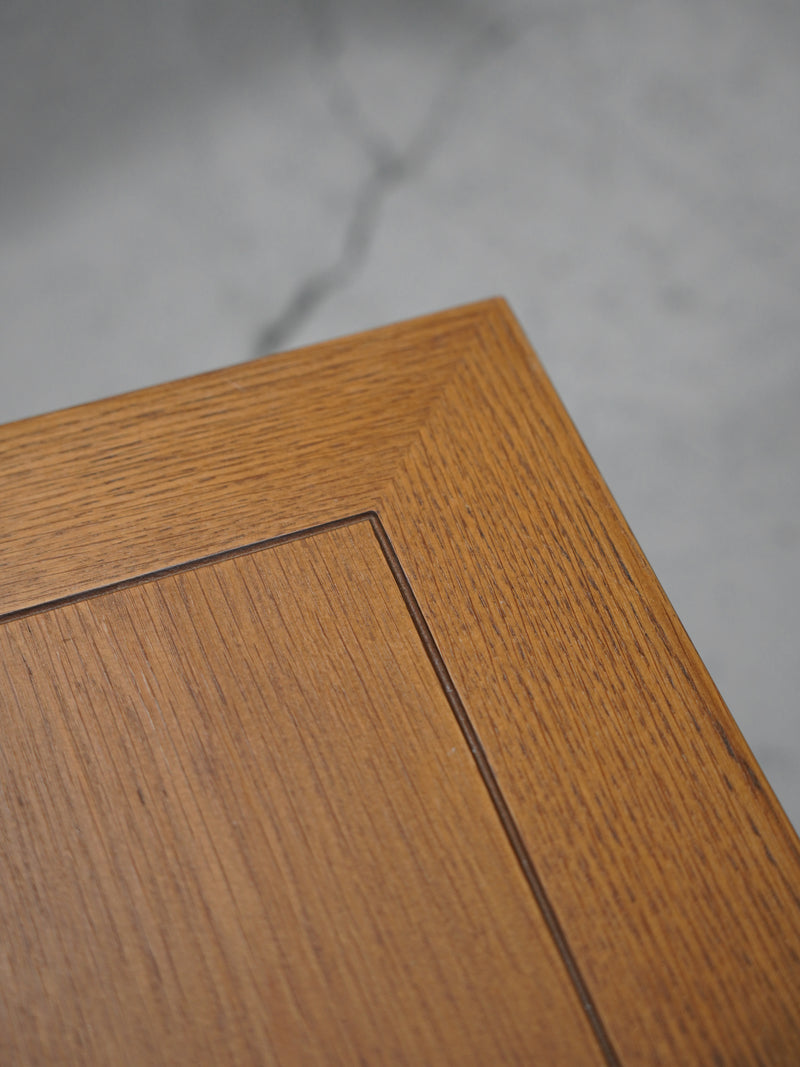 オークウッド サイドテーブル <br> 大和店 - ヴィンテージ SHARK ATTACK