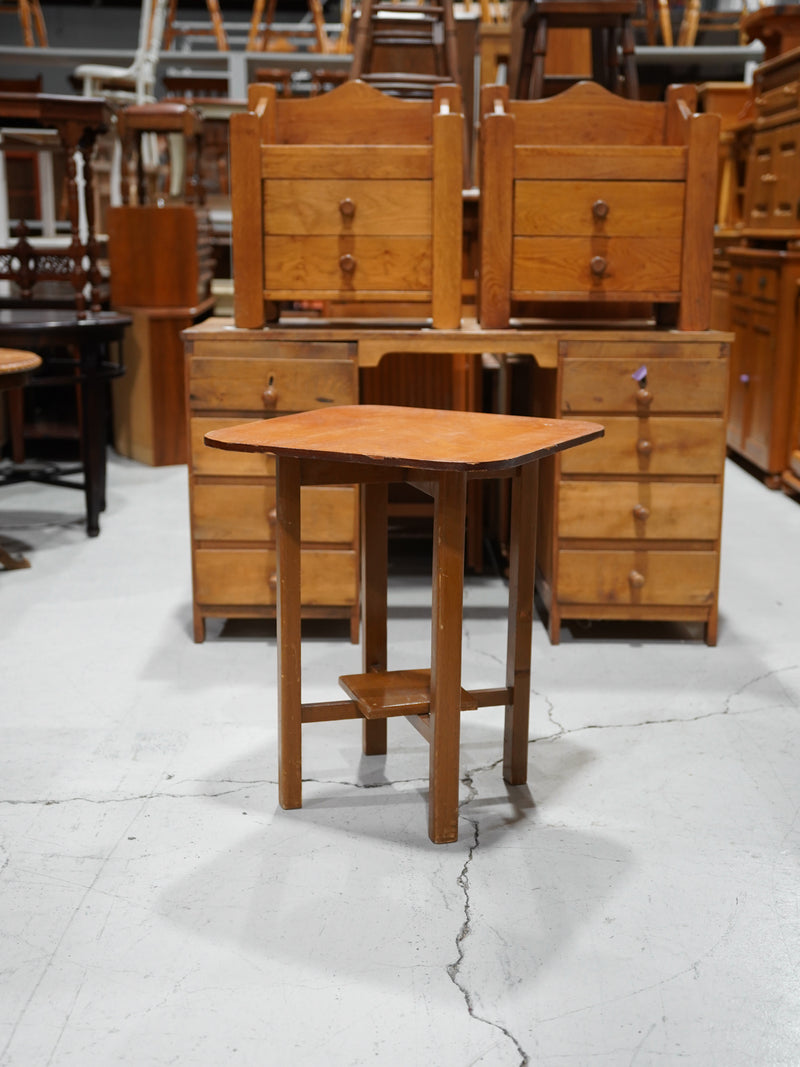 ウッド サイドテーブル <br> 大和店 - ヴィンテージ SHARK ATTACK