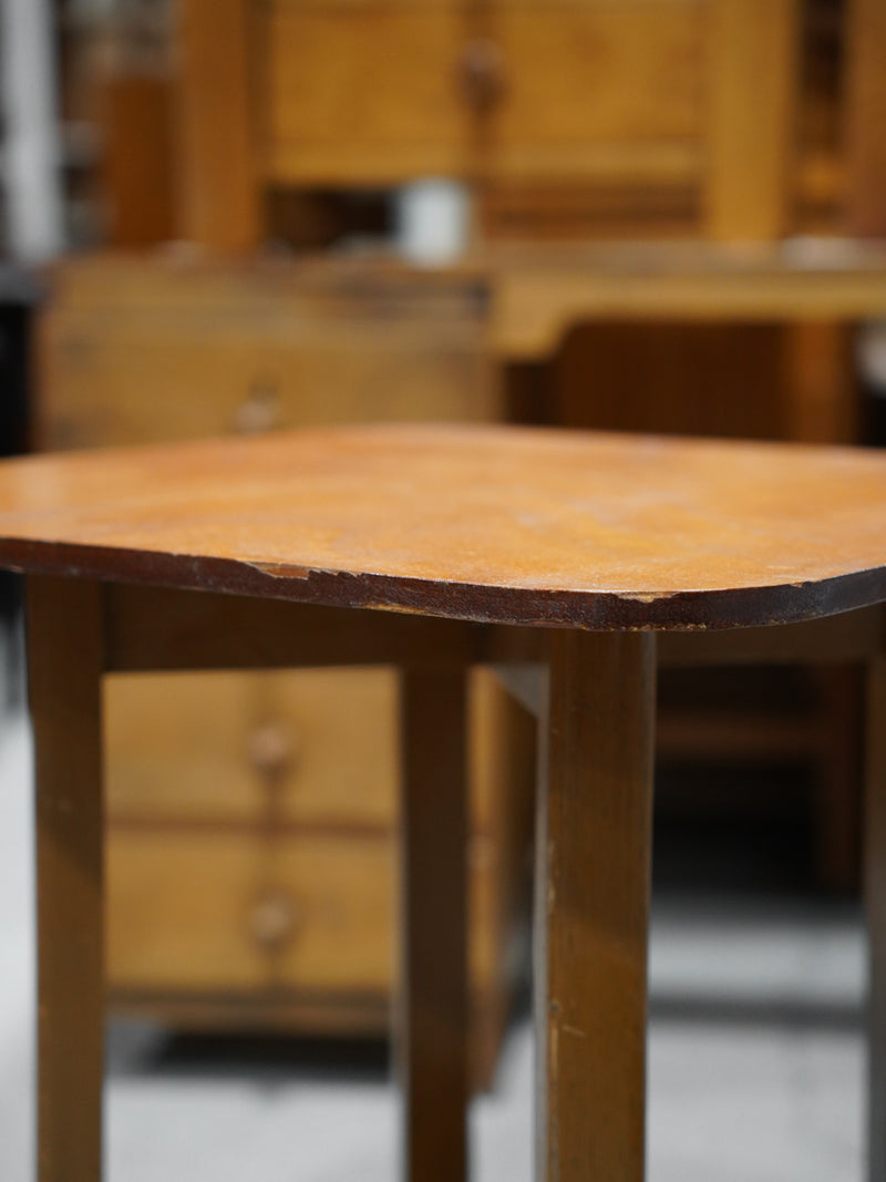 ウッド サイドテーブル <br> 大和店 - ヴィンテージ SHARK ATTACK