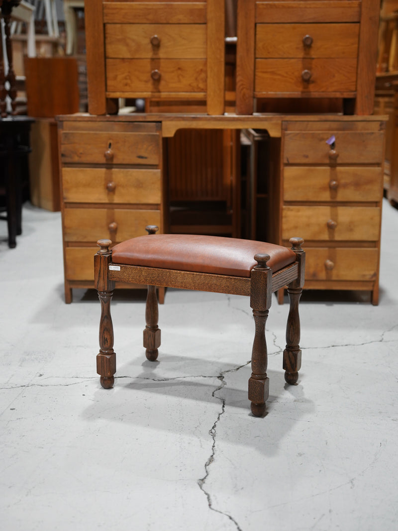 オークウッド レザースツール <br> 大和店 - ヴィンテージ SHARK ATTACK