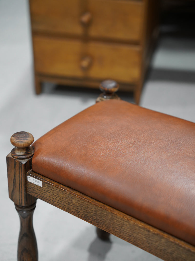 オークウッド レザースツール <br> 大和店 - ヴィンテージ SHARK ATTACK