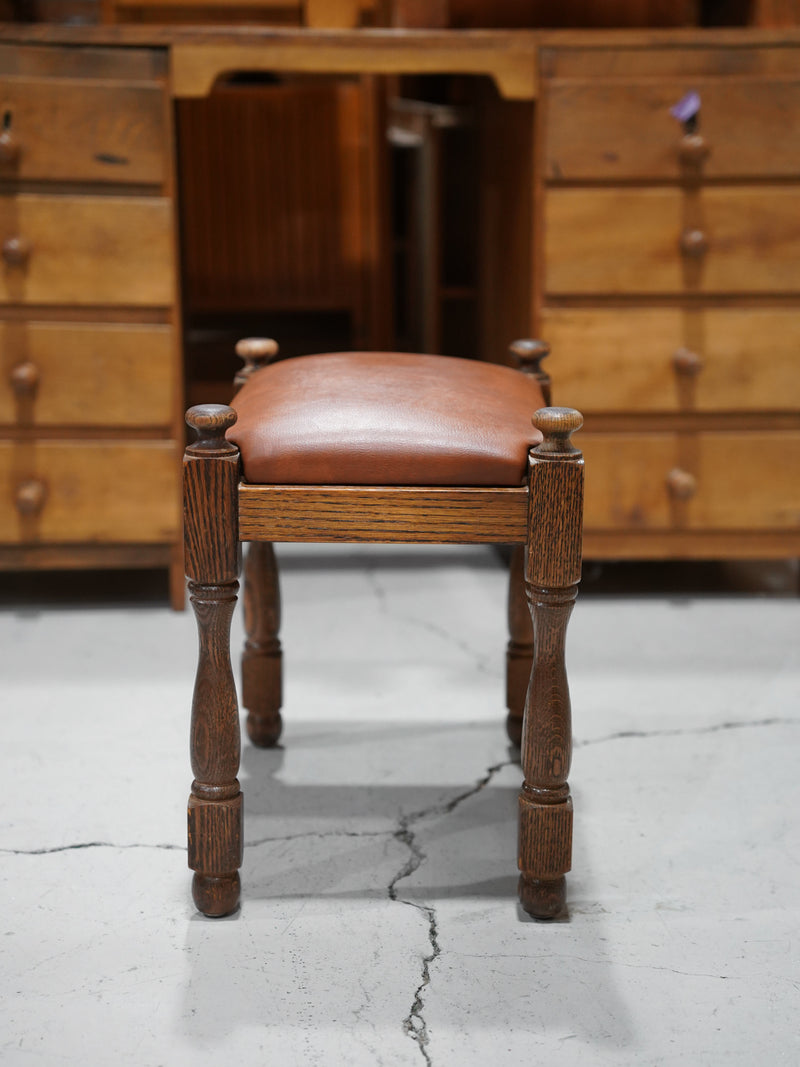 オークウッド レザースツール <br> 大和店 - ヴィンテージ SHARK ATTACK