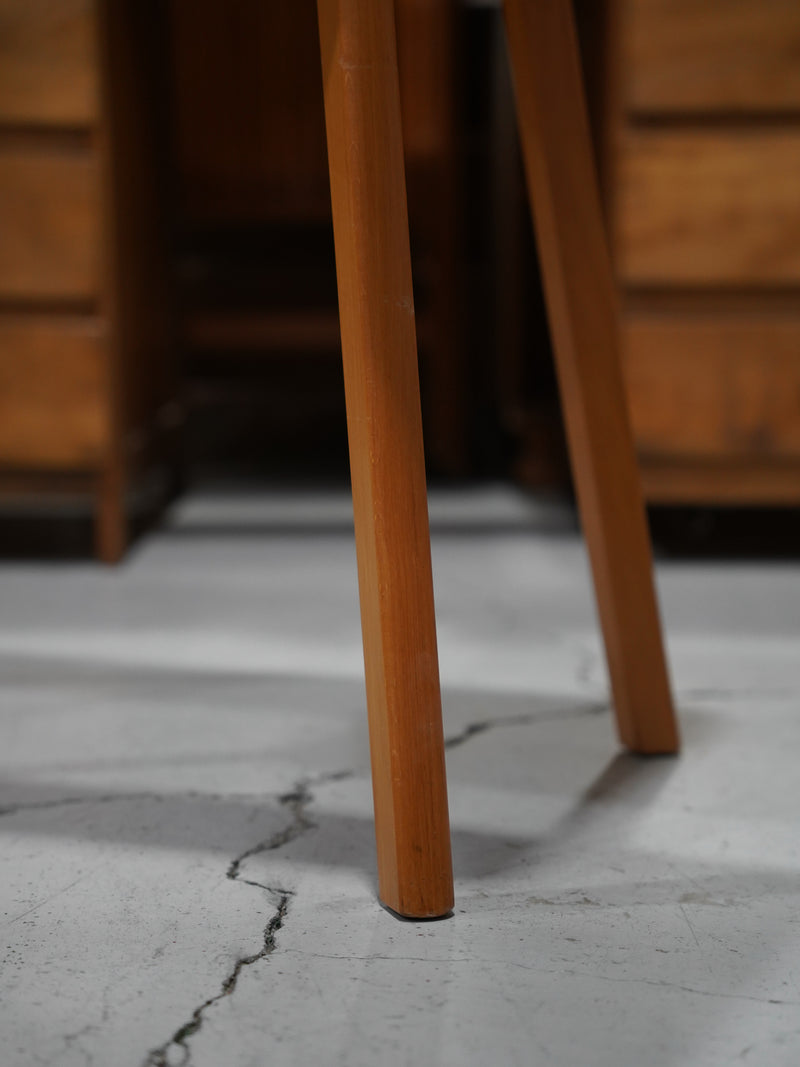 ウッド サイドテーブル <br> 大和店 - ヴィンテージ SHARK ATTACK