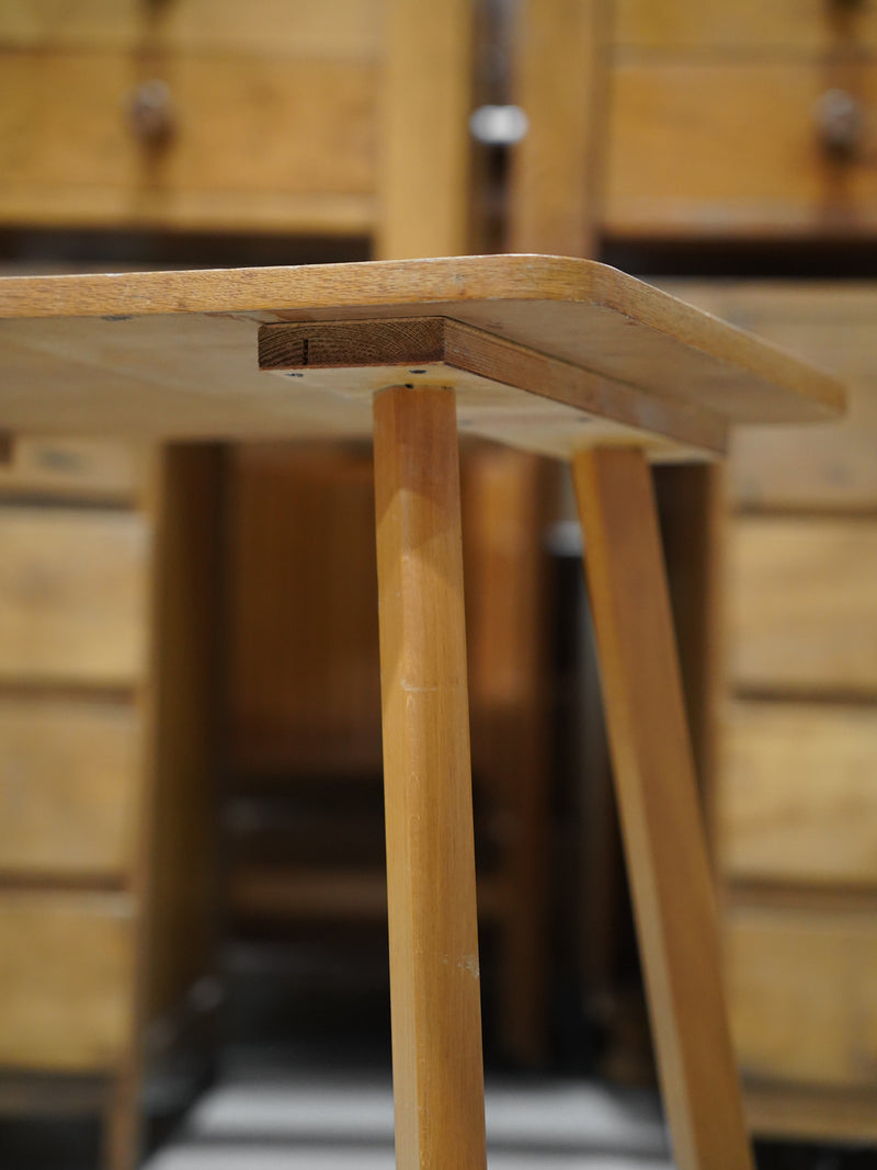 ウッド サイドテーブル <br> 大和店 - ヴィンテージ SHARK ATTACK