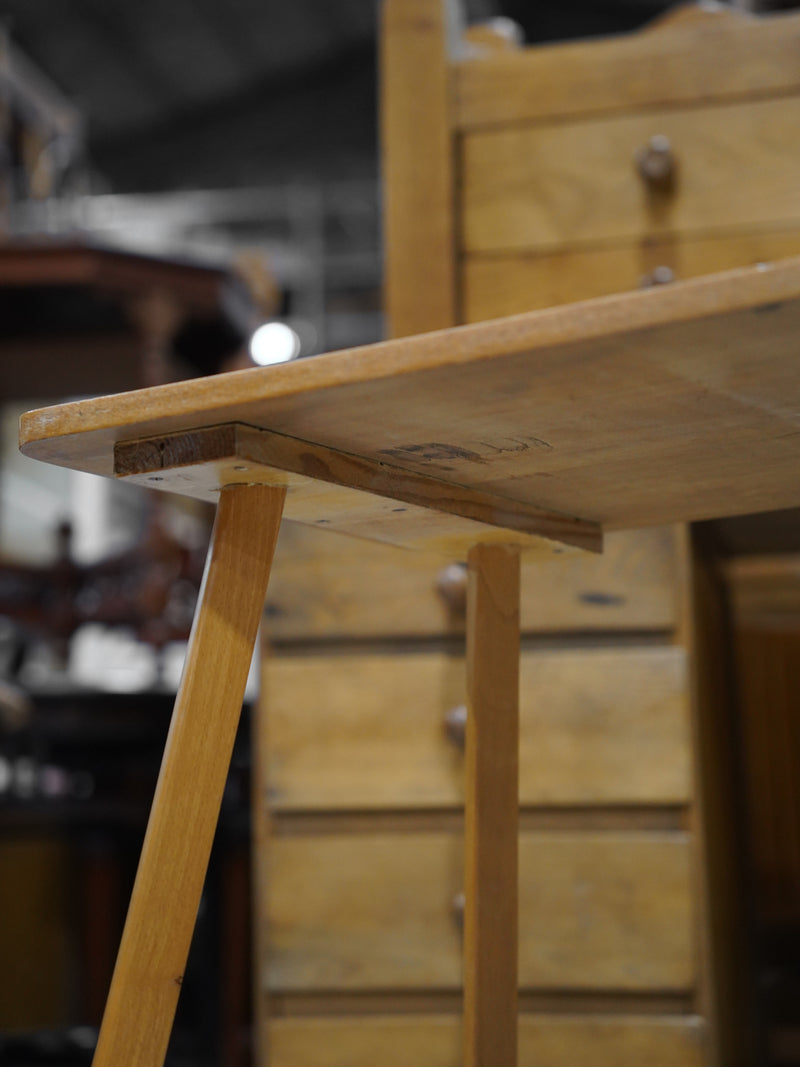 ウッド サイドテーブル <br> 大和店 - ヴィンテージ SHARK ATTACK