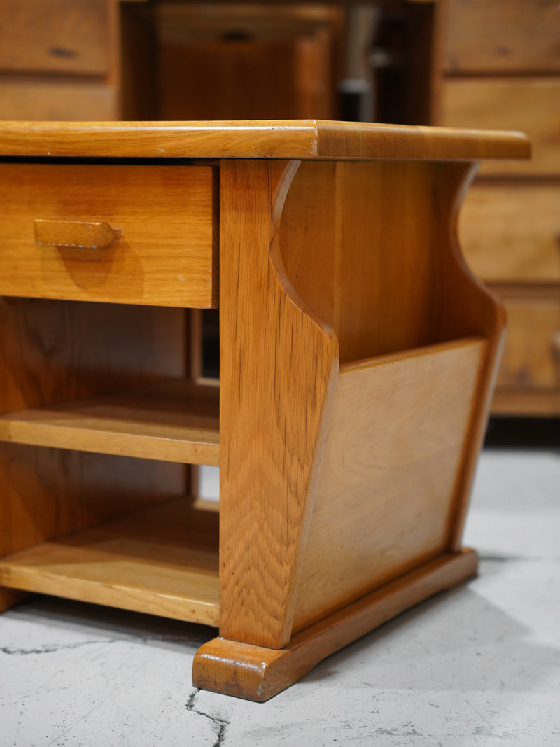 オークウッド ナイトスタンド/マガジンラック <br> 大和店 - ヴィンテージ SHARK ATTACK