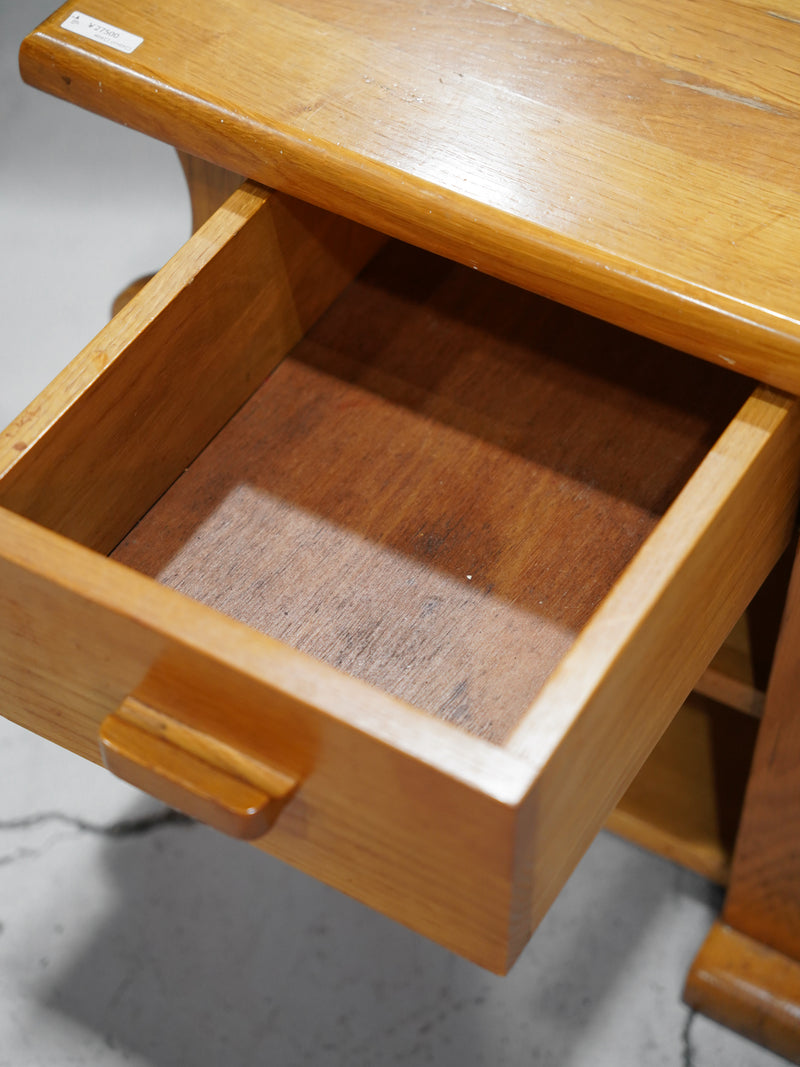 オークウッド ナイトスタンド/マガジンラック <br> 大和店 - ヴィンテージ SHARK ATTACK