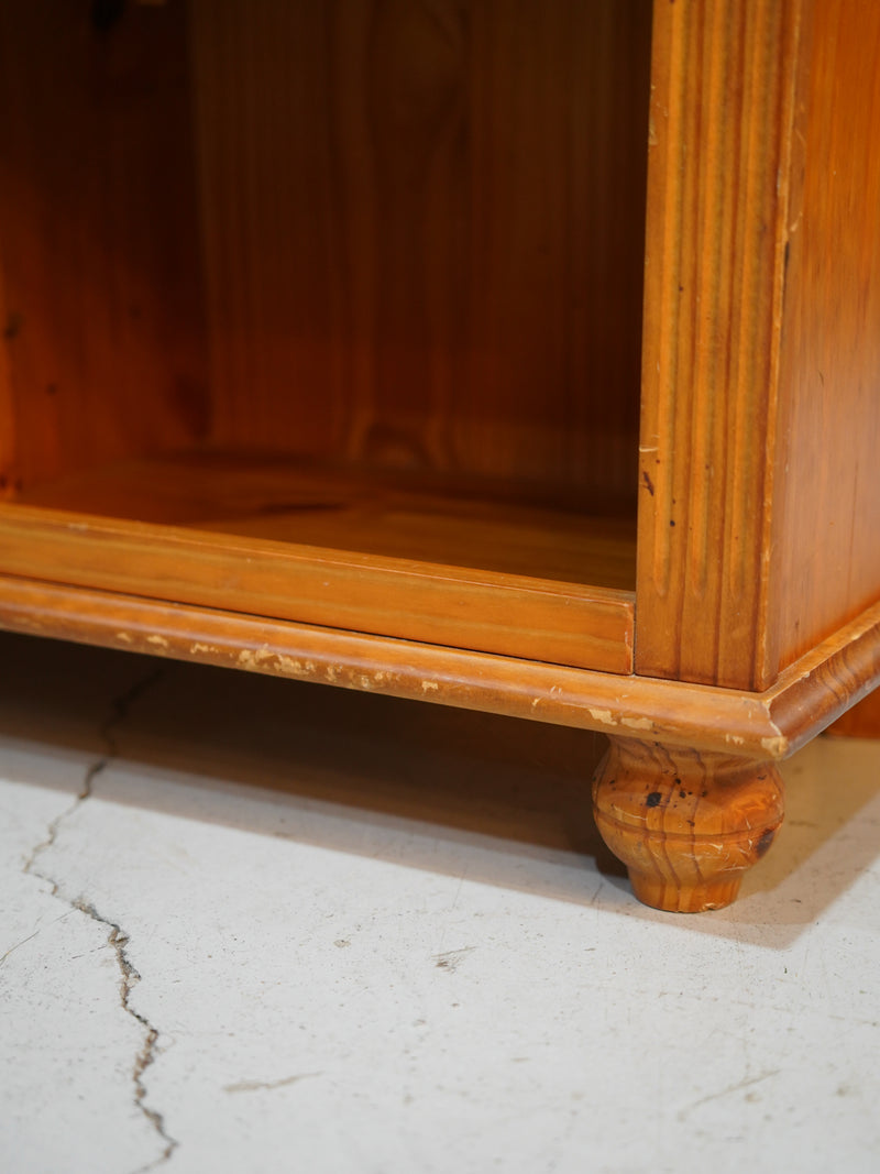 パインウッド キャビネット<br> 大和店 - ヴィンテージ SHARK ATTACK