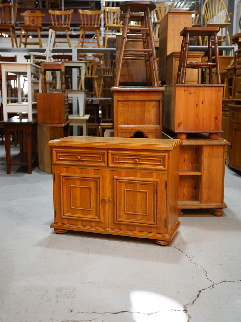 オークウッド キャビネット <br> 大和店 - ヴィンテージ SHARK ATTACK