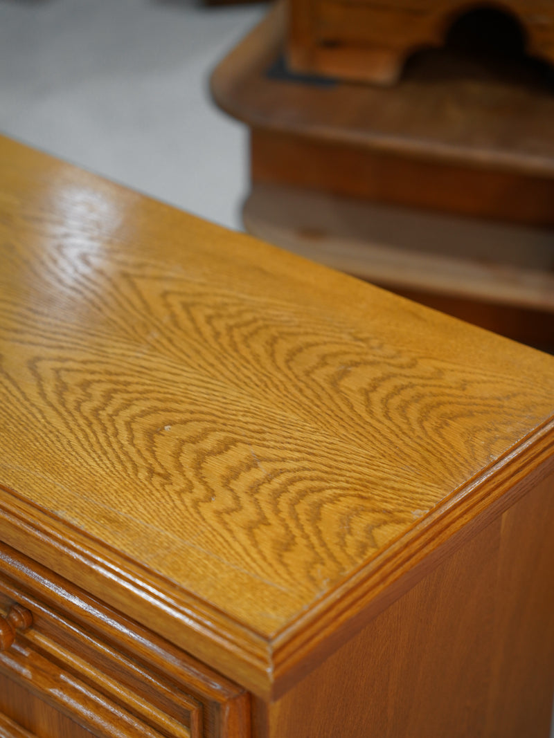 オークウッド キャビネット <br> 大和店 - ヴィンテージ SHARK ATTACK